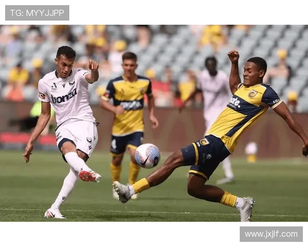 澳超麦克阿瑟FC与水手因雷击推迟开球